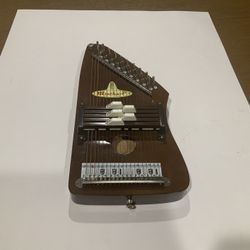 Vintage 1969 Miniharp In Original Case 5 Chord 19 String. What A Year!