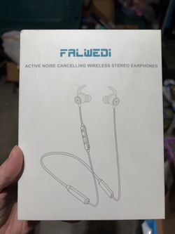 Active noise canceling wireless stereo earphones