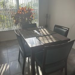 4 green Chairs & Small Table