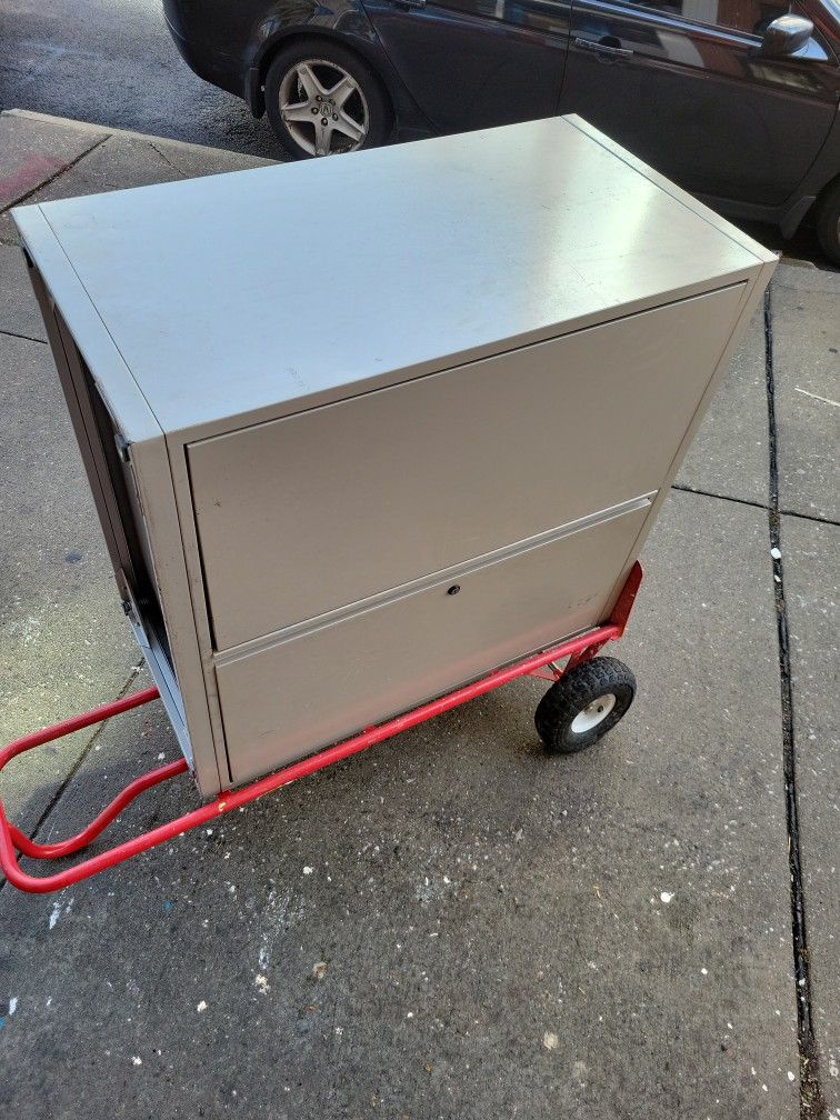 Metal Storage Case With Shelf No Key For Lock