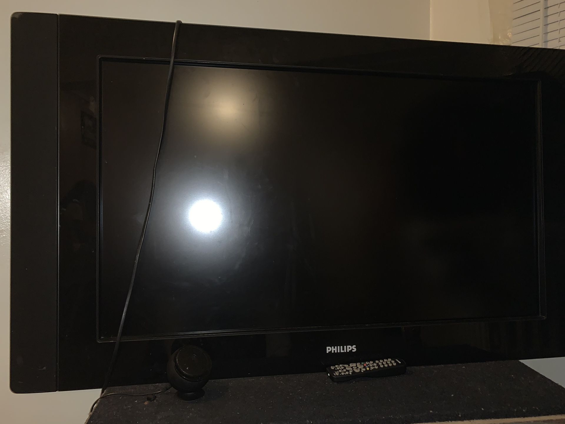 PHILLIPS (flat screen tv , with surround sound built in TV) , ONLY THING IT NEED IS UNIVERSAL REMOTE!!!) , 50 inch TV!!!