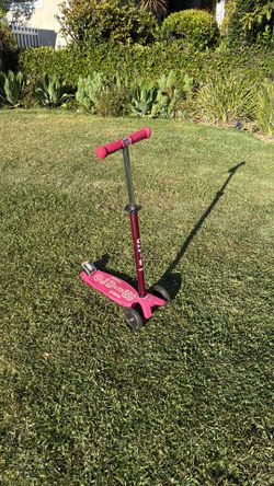 Micro Kickboard Maxi Deluxe LED in Pink