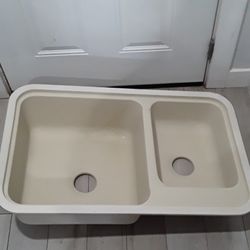 Double Kitchen Sink 32W X 22Lx 9D Inches