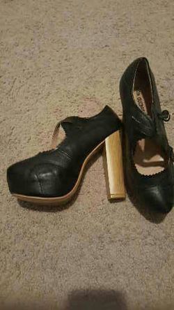 Black pumps with 3inch chunky heels