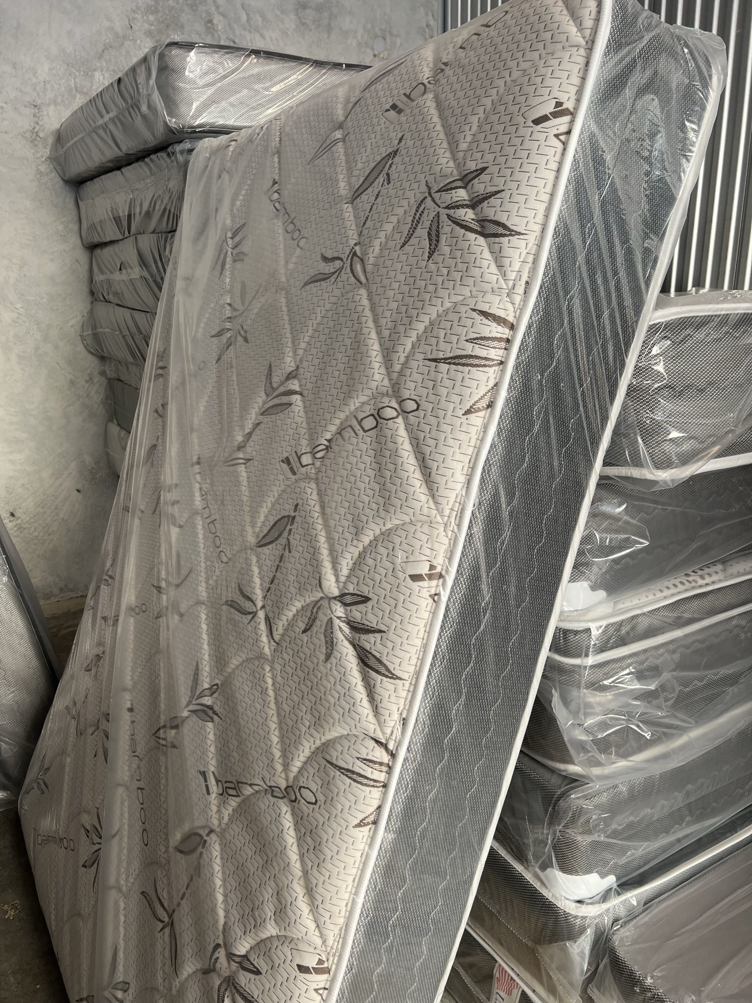 Mattresses: twin full  queen regular  Colchon Nuevo Colchones plush or pillow top available cama bed mattress