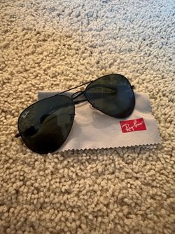 RayBan Aviator Sunglasses - Excellent Condition