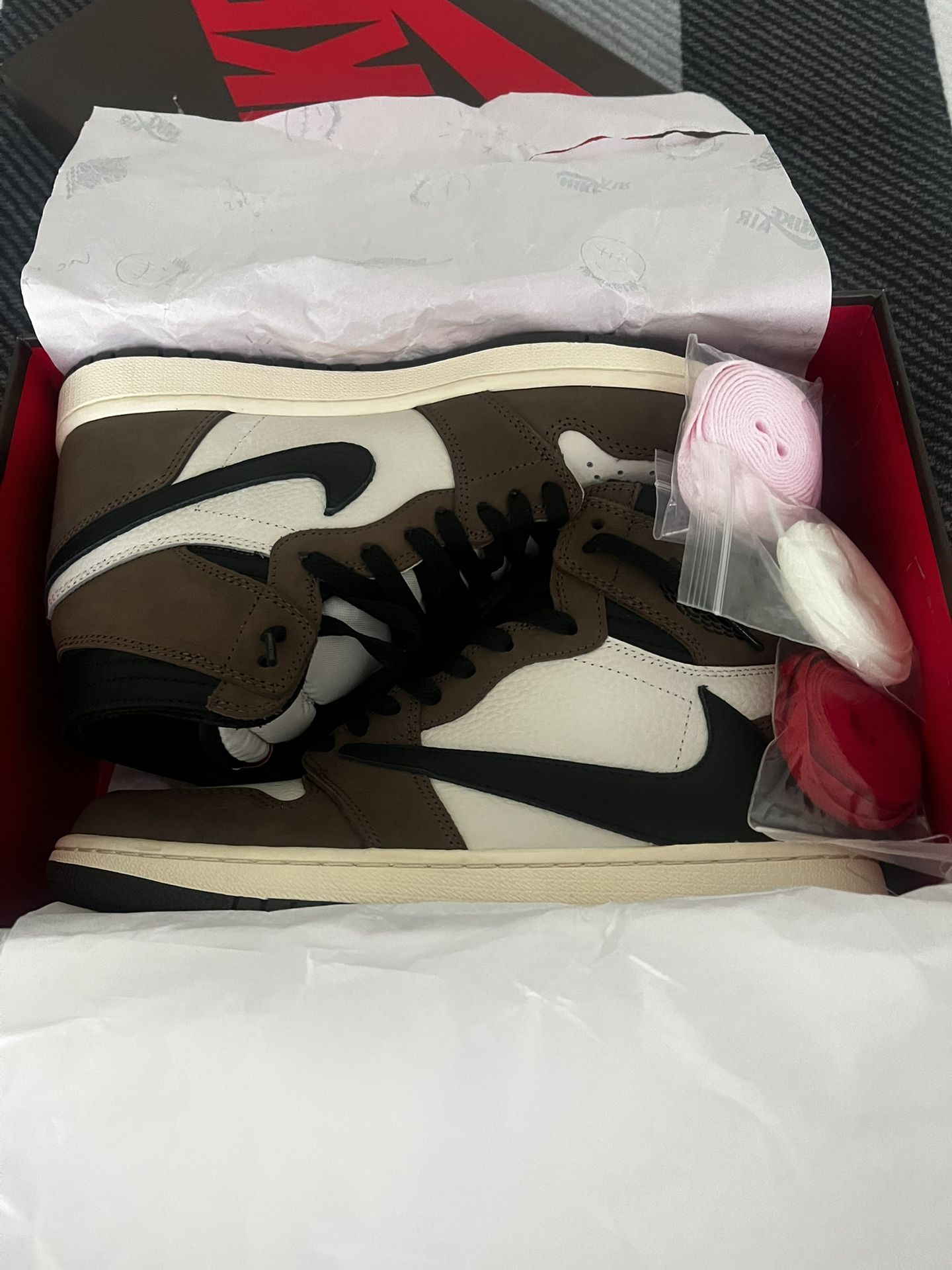 Travis Scott Jordan 1