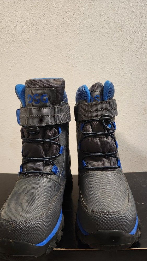 Youth Size 6 Snow Boots