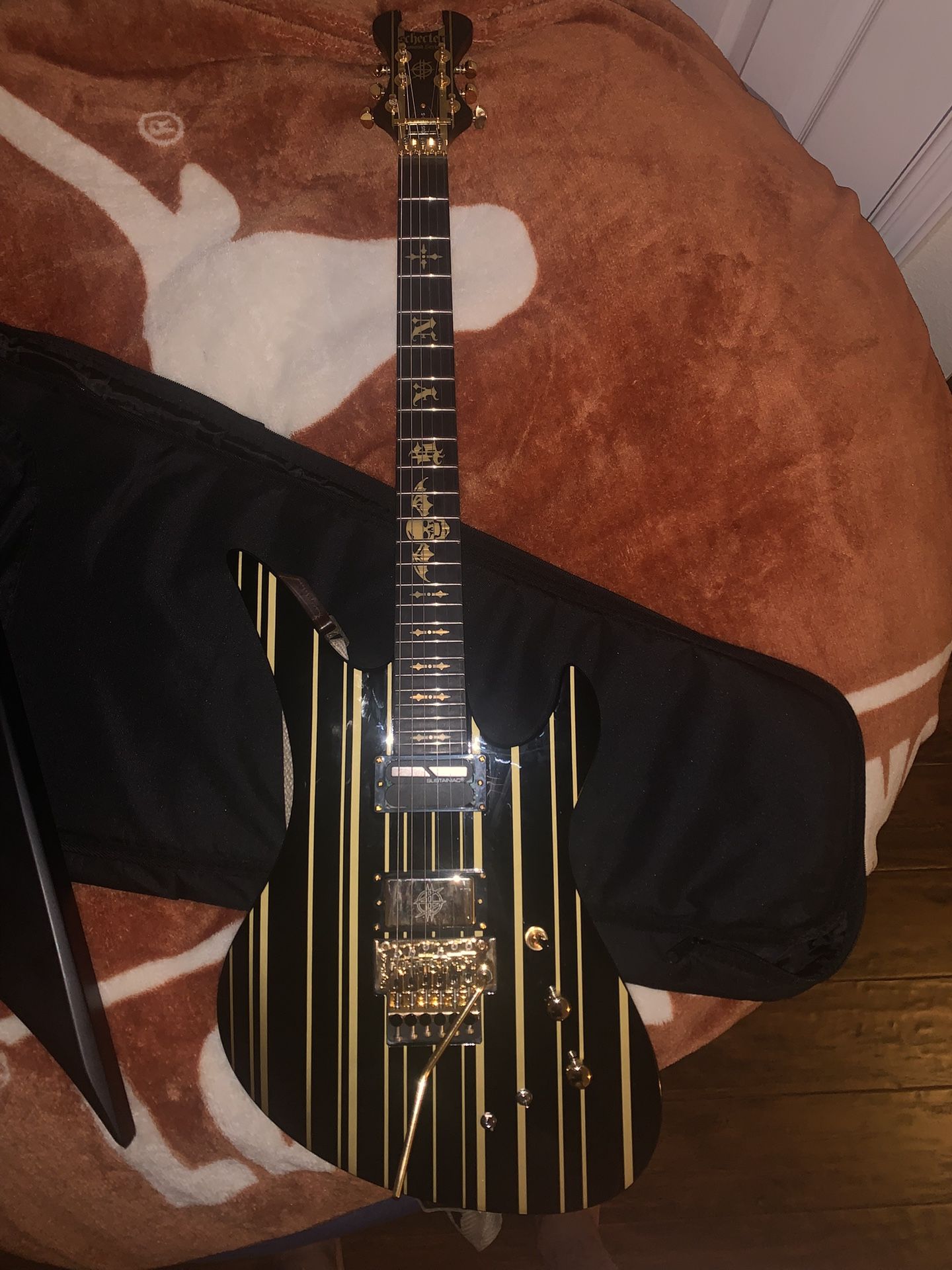 Syn Gates Sustainiac Custom-s Gold And Black Striped