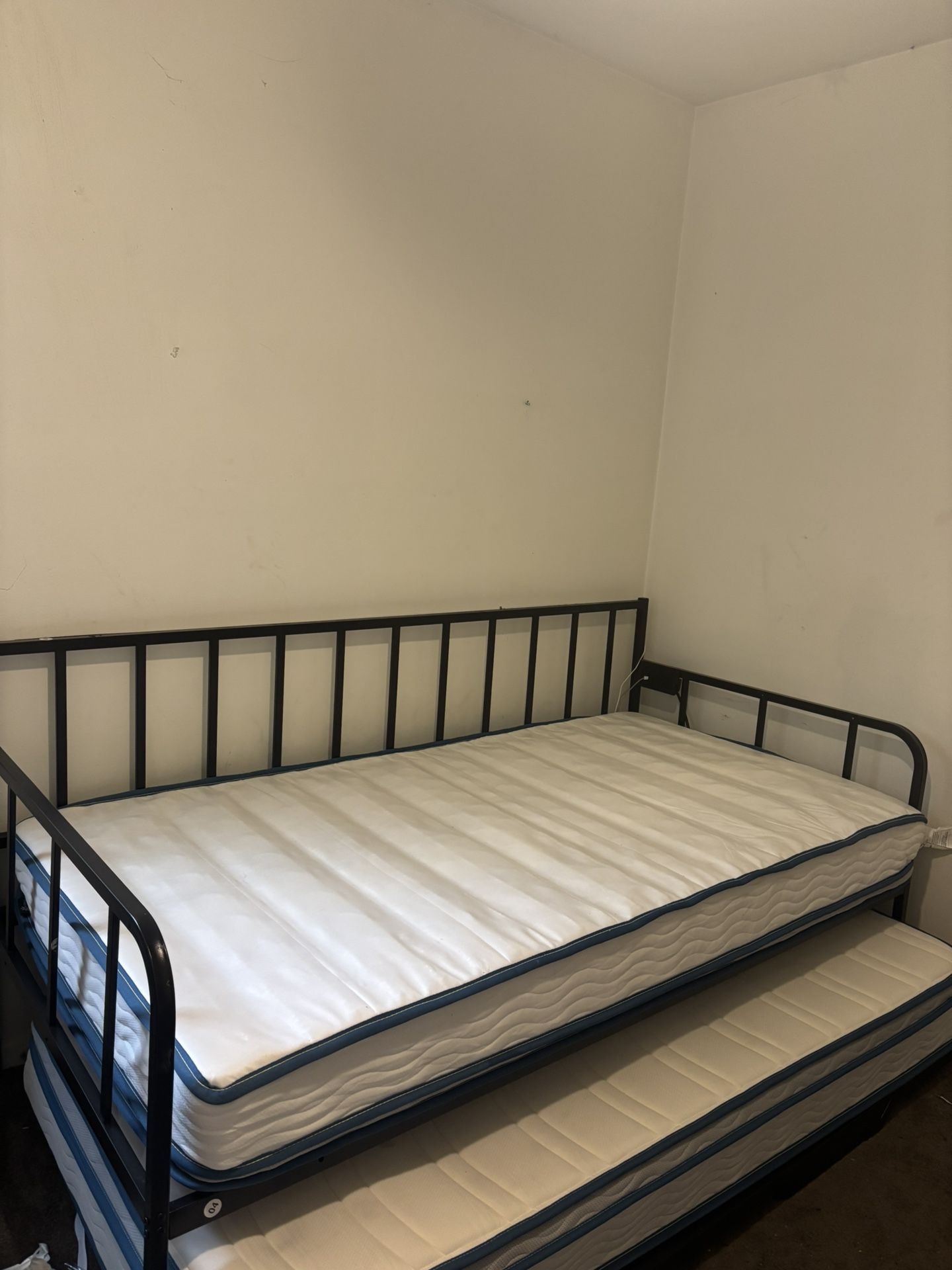 Twin Size Black Metal Trundle Day Bed With Mattress