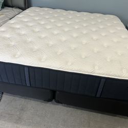 King Size Mattress And Box Spring 