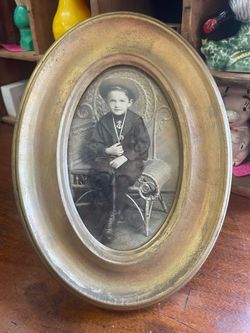 Antique Victorian oval brass frame picture 7"