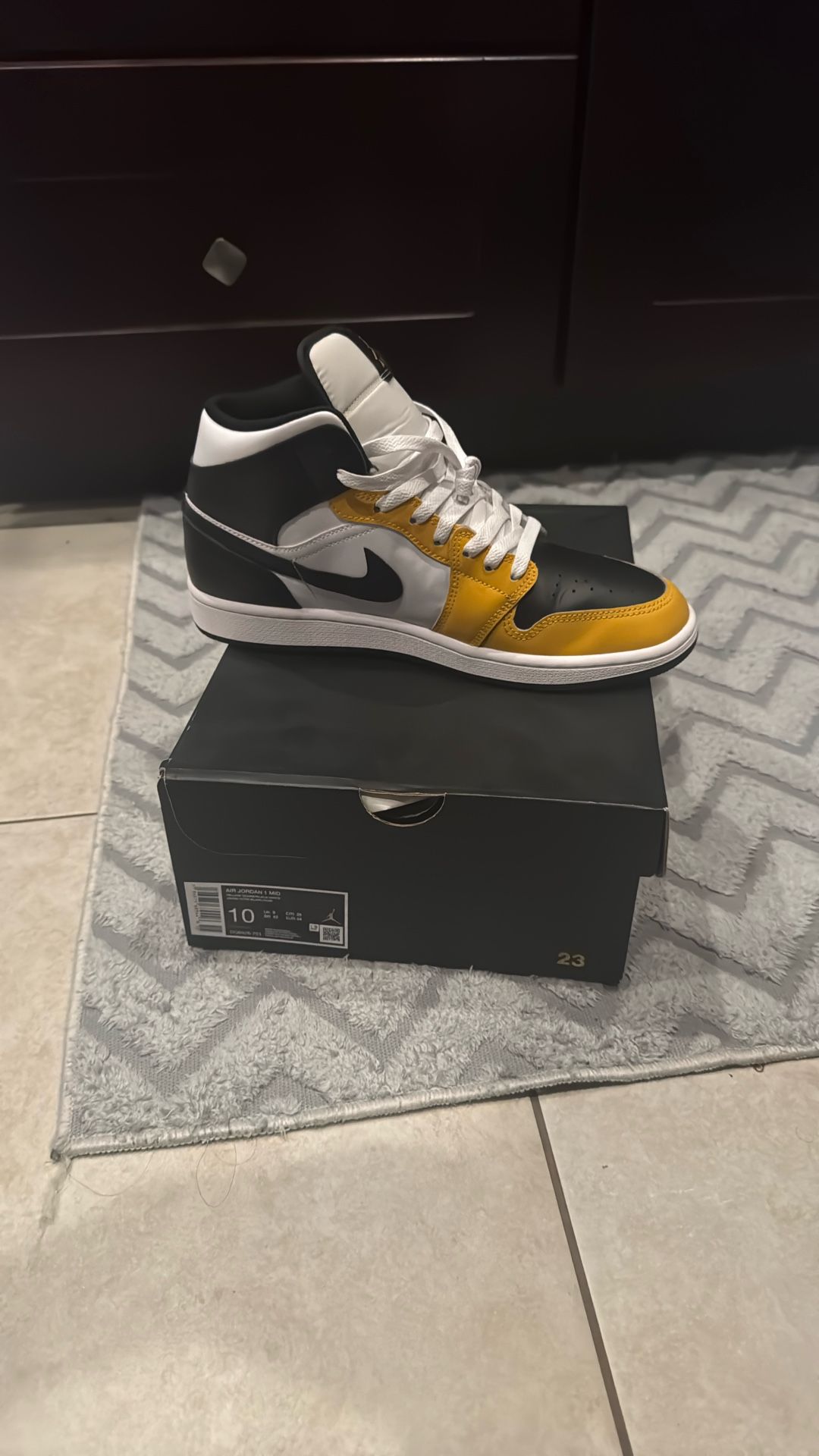 Air Jordan 1 Mid