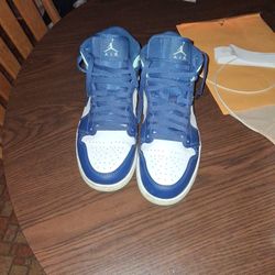 Nike Air Jordan 1 Mid "Blue Mint"