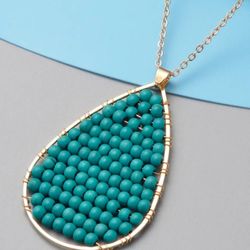 Freshened Green Howlite Beaded Tear Drop Pendant Necklace 20 Inches in Goldtone 18.50 ctw

