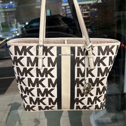 Micheal Kors Hand Bag 