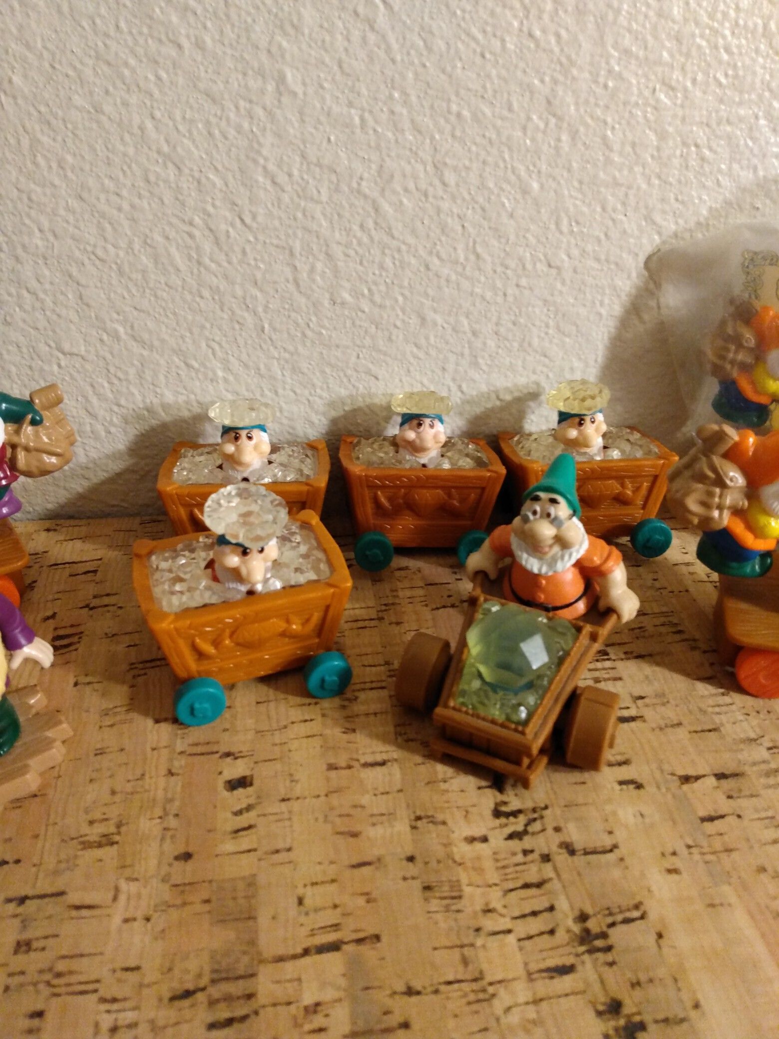 Snow white and the Seven Dwarfs VTG Figurine toy s LOT