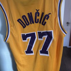 Lakers Jersey Luka Doncic New XXL 