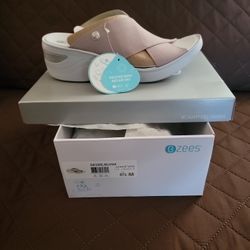 Bzees Light New Wedge Sandal