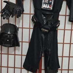 DARTH VADERS SIZE 3 WITH BUCKET AND GLOVES 