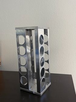 Rotating season dispenser