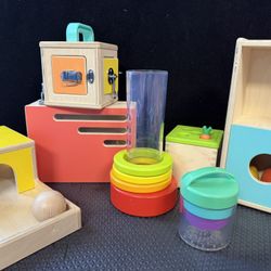 Lovevery Set Of Toys 