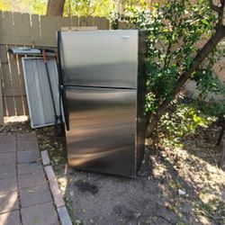 Fridgartor Whilpool Frigdrator Frezzee TWO Door