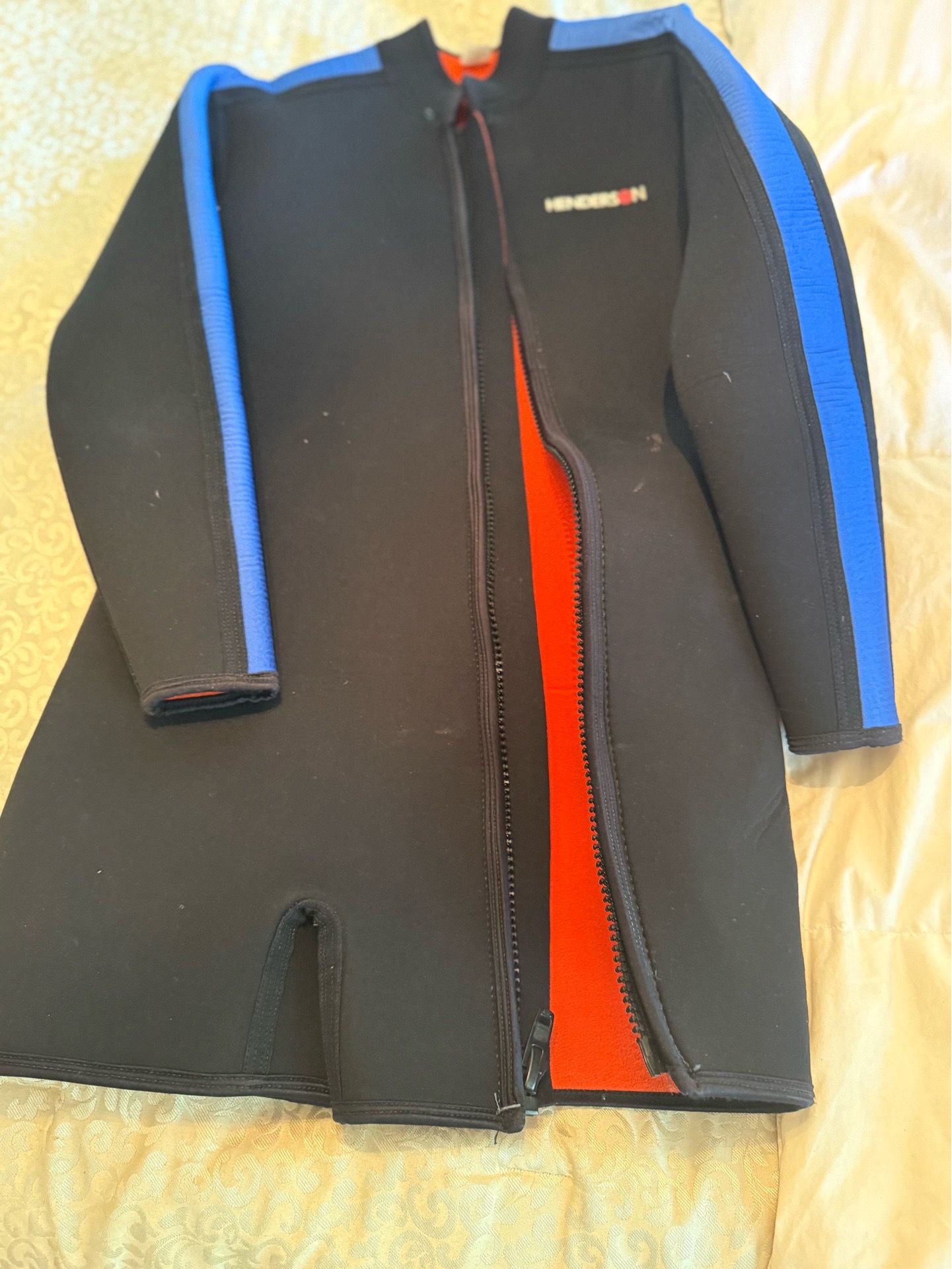NEW Henderson XL wetsuit, a Thermoprene model, designed for warmth and flexibility in water sports like scuba diving Surfing.