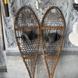 LL Bean Antique Snow shoes
