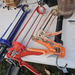LOT OF 4 CAULKING GUN, 2 SMALL AND 2 BIG