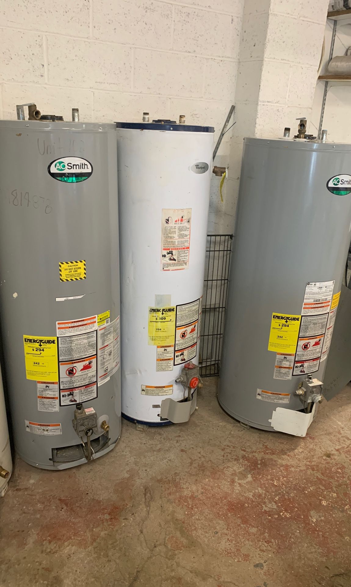 Nice used gas water heater 40 galón 3 months warranty cahs only 250$ each