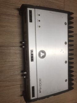 jBL 4 Chanel Amp 300x4