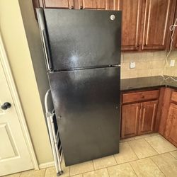 GE Refrigerator 