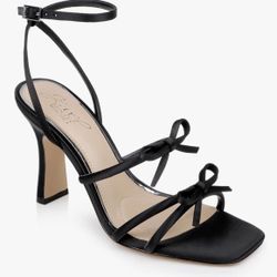 Jewel Badgley Mischka Kiyomi Delicate Sandal with Bow Straps 7.5