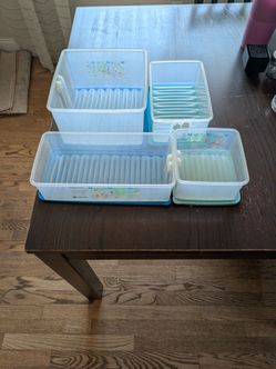 8 piece Tupperware set