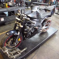 PARTED OUT - 2005 04-06 Yamaha R1 YZFR1 - Motorcycle parts - 003603