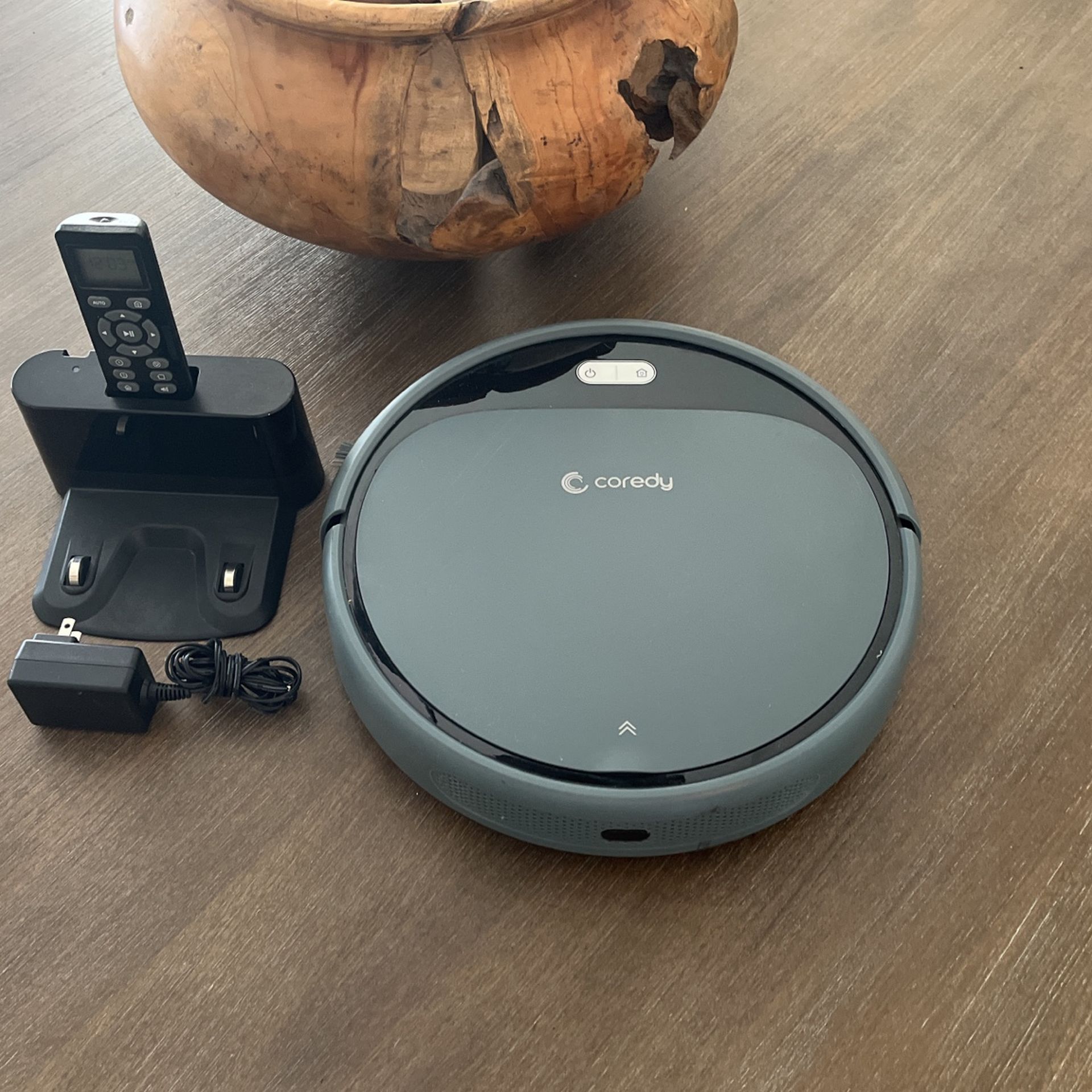 Robotic floor vacuum