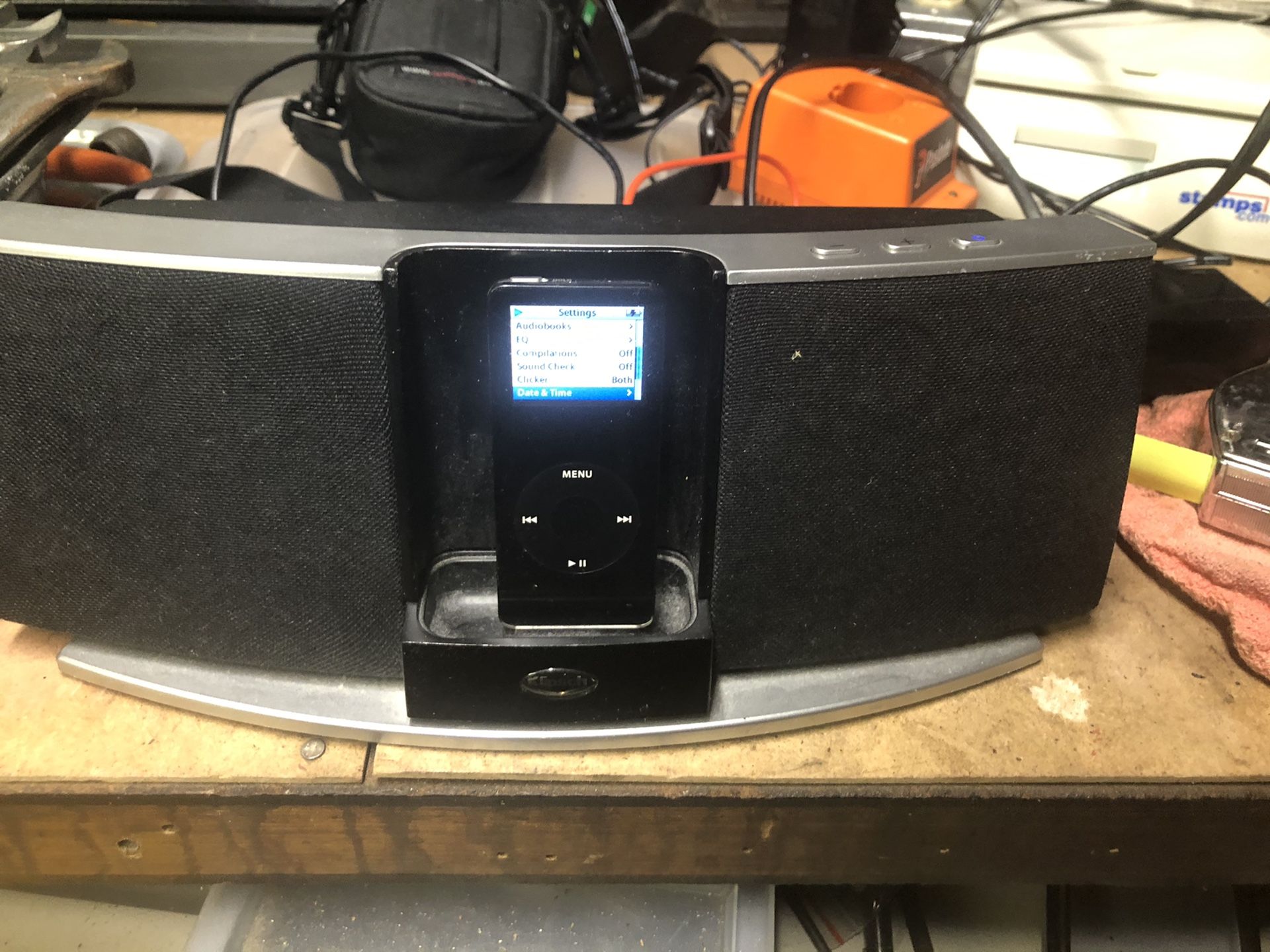 Klipsch iGroove SXT Miniplug or iPod/iPhone Compact Audio Speaker System Dock