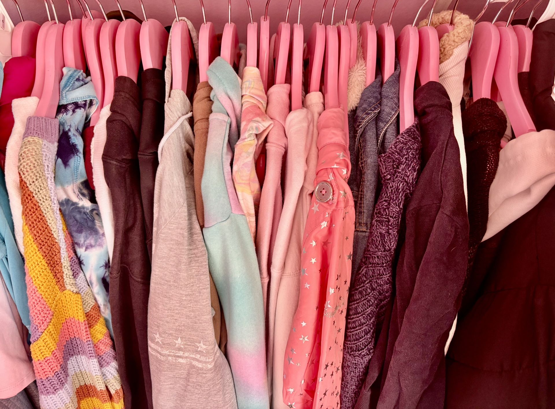 FairyHaus Kids Pink Baby Girls Wooden Hangers 12.8 Inch for Closet, Anti-Rust 360Β° Swivel Hook, Notches & Smooth Finish For Toddler Clothes