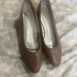 Used Women Puuupies Hush Pump Heel Shies Size 8.5 M