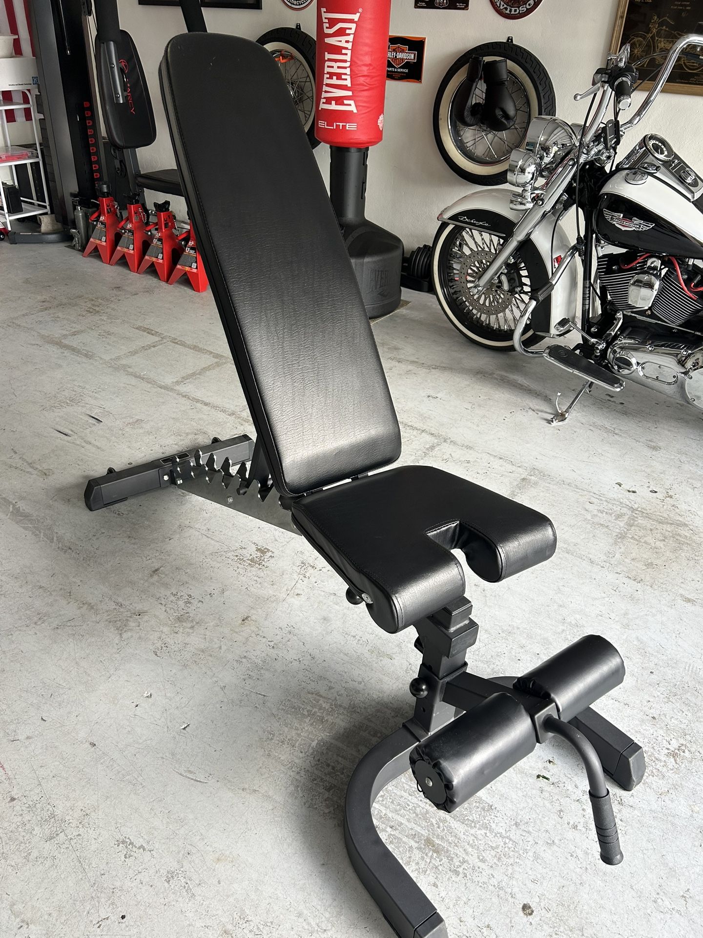 Adjustable Weight Bench
