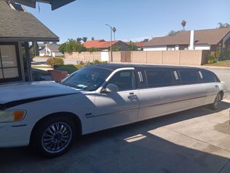 2001 Lincoln Town car stretch Limo