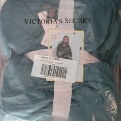 Victoria's Secret Cozy Short Plush Bath Robe