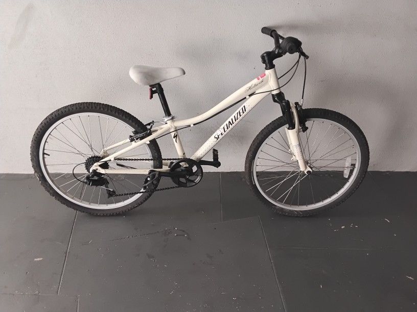 BICYCLE SPECIALIZED 7 SPEED SIZE 24 BRAND NEW 