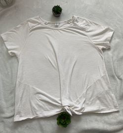 Old Navy White T $5