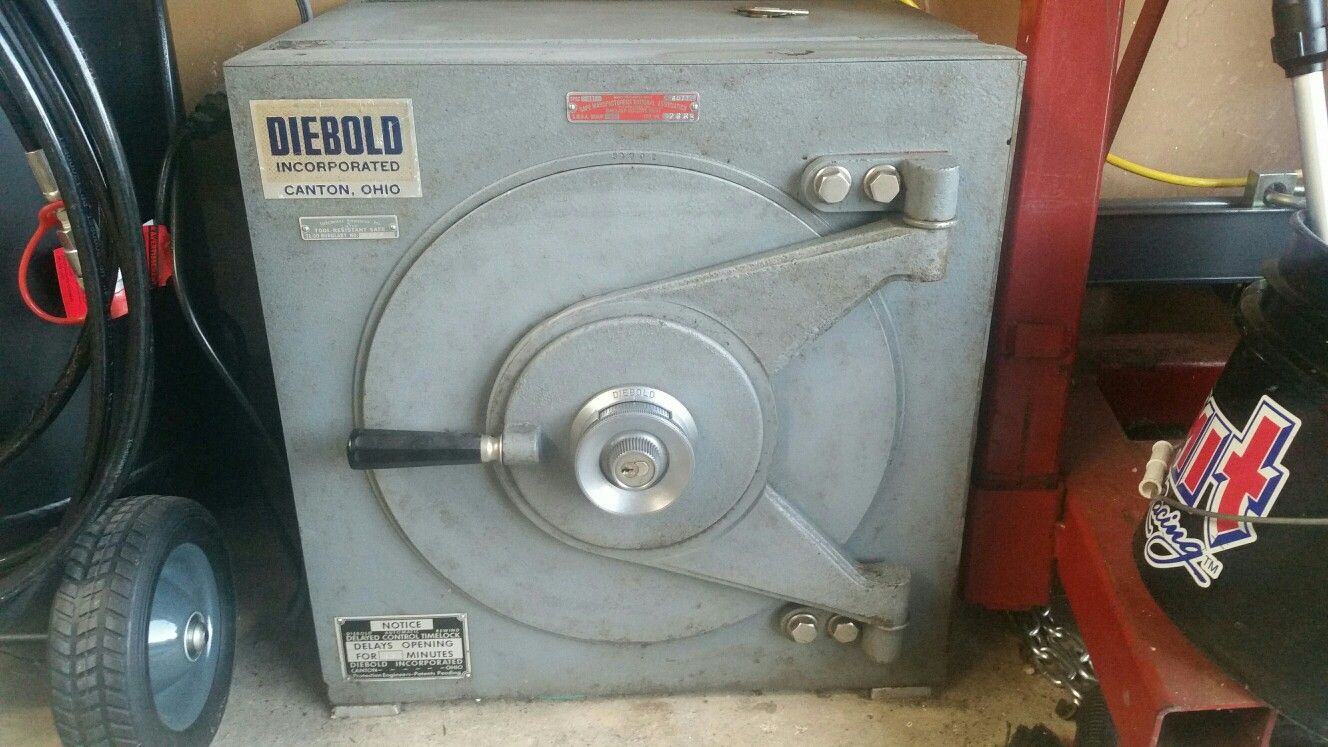 Diebold Lug Door Safe