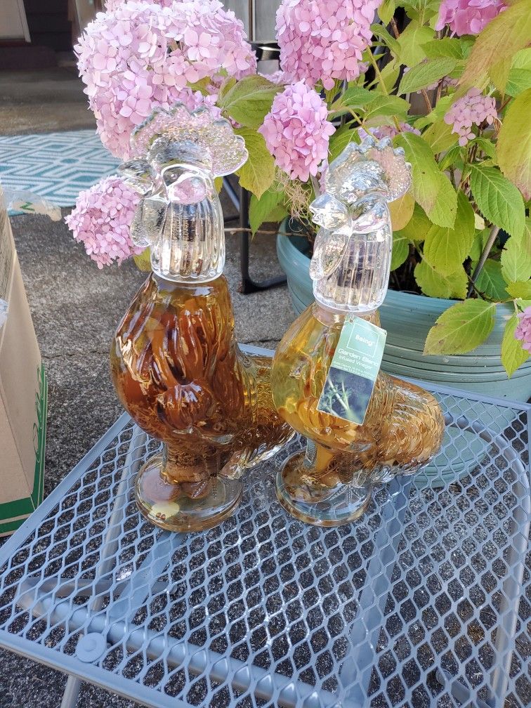 Shonfelds Infused Vinegar Glass Roosters Sealed