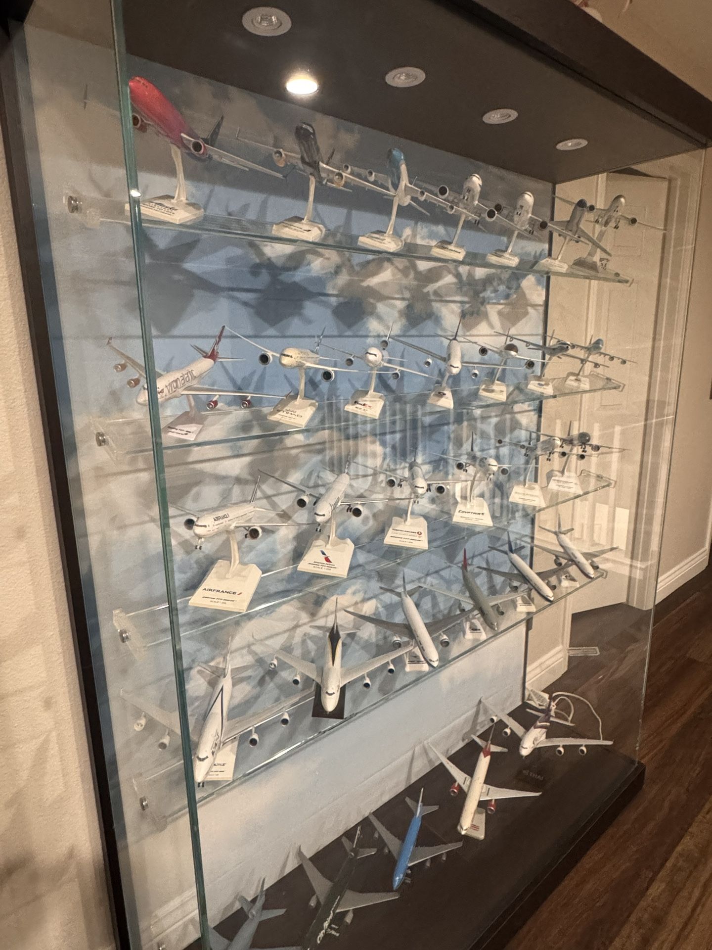Airplane Glass Display With Lights, Planes Included