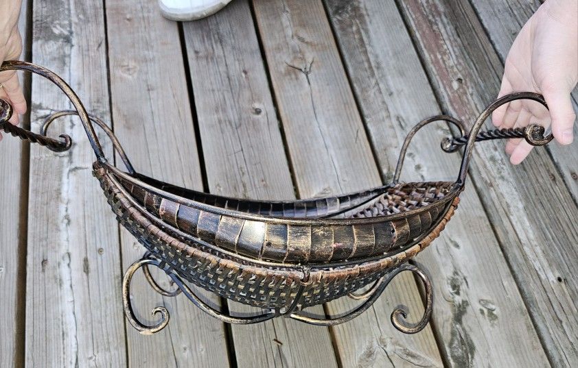 Metal Table Top Holder