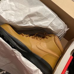 Nike Boots Manoa Leather Big Kids 6.5 Woman 8